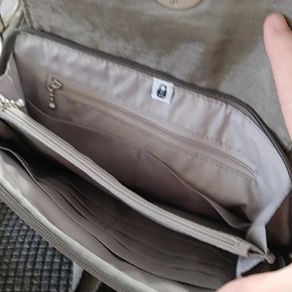 Baggallini Calais Gray Crossbody Bag TruNylon with Front RFID Wallet Pocket EUC - Picture 3 of 5